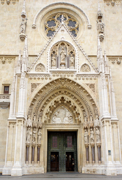 Soubor:Croatia-00489-Zagreb Cathedral Entrance-DJFlickr.jpg