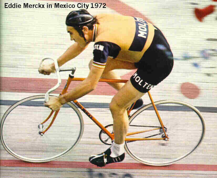 Soubor:Eddy Merckx setting the hour track record in Mexico City, 1972 (848101276).jpg