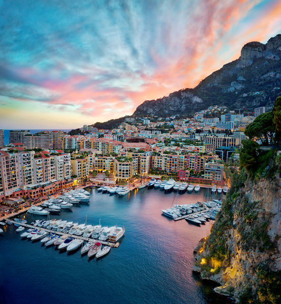 Soubor:Monte Carlo Pano-TRFlickr.jpg