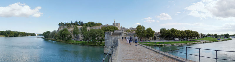 Soubor:Avignon Palais des Papes vu du pont Saint-Bénézet.jpg