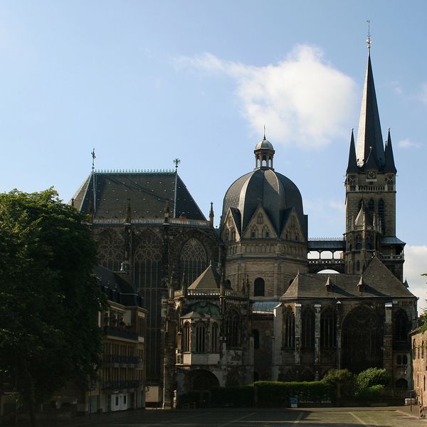 Soubor:Aachen Cathedral from north.jpg
