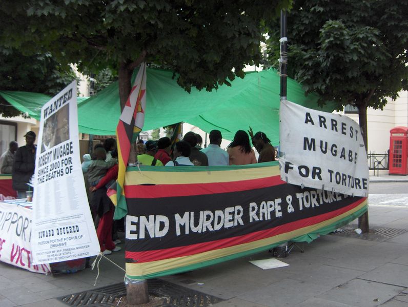 Soubor:Demonstration against Mugabe.JPG