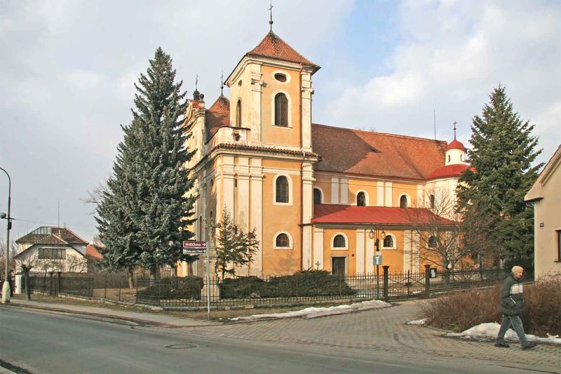 Soubor:Kostel v Dašicích.jpg