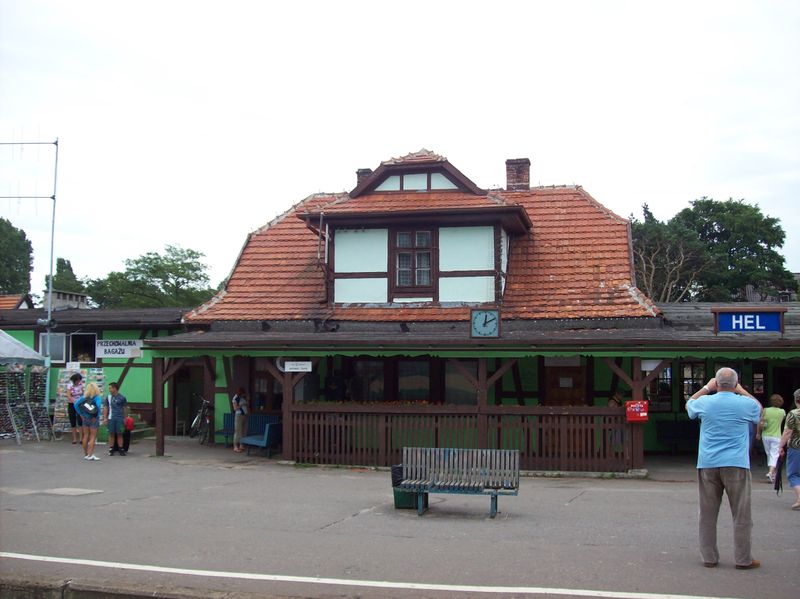 Soubor:Hel (Poland) - train station.jpg