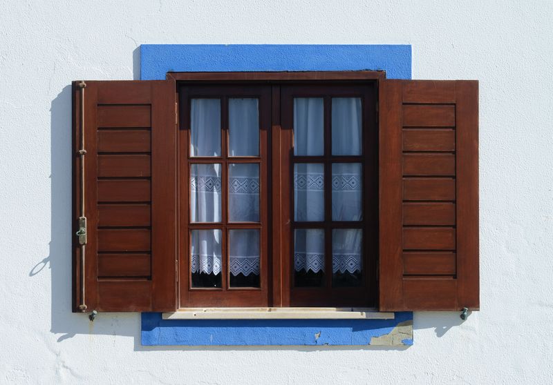 Soubor:Window Porto Covo August 2013-2.jpg