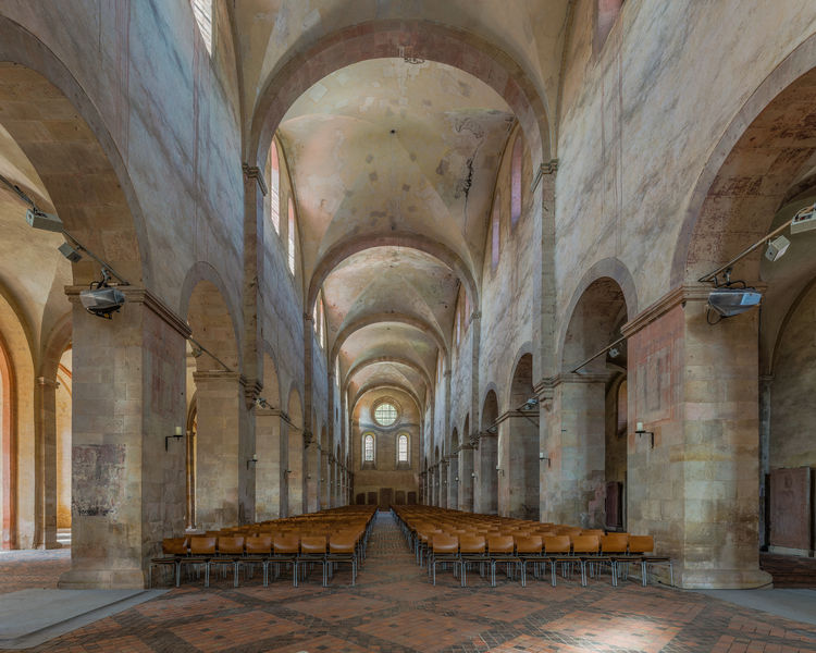 Soubor:Nave of the Basilica, Kloster Eberbach 20140903 1.jpg