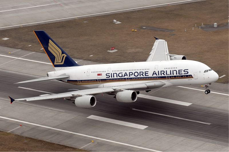 Soubor:Singapore Airlines Airbus A380 woah!.jpg