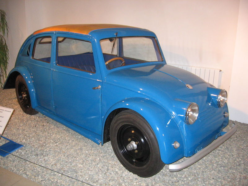 Soubor:Tatra 570.JPG