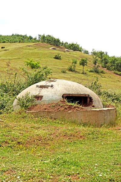 Soubor:Albania-02715-Small Bunker-DJFlickr.jpg