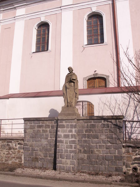 Soubor:Boční branka socha sv Václava.JPG