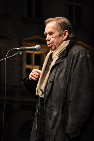 Soubor:Václav Havel na Václavském náměstí 17. listopadu 2009b.jpg