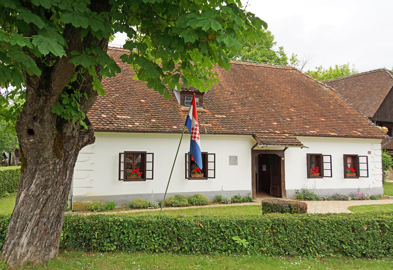 Soubor:Croatia-00617-Birth House of Tito-DJFlickr.jpg
