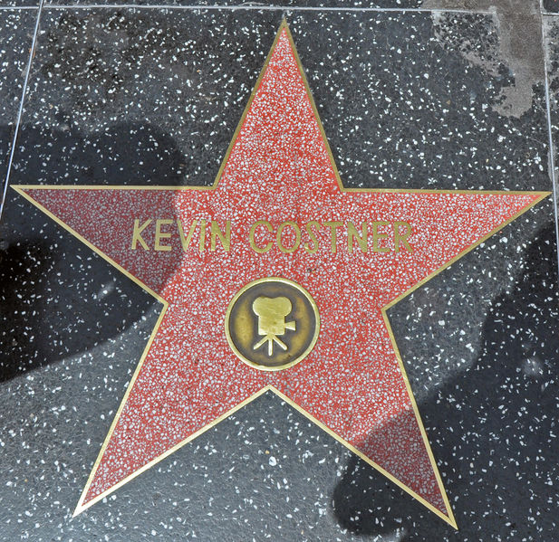 Soubor:Kevin Costner - Stella nella Walk of Fame - Hollywood - USA - agosto 2011.jpg