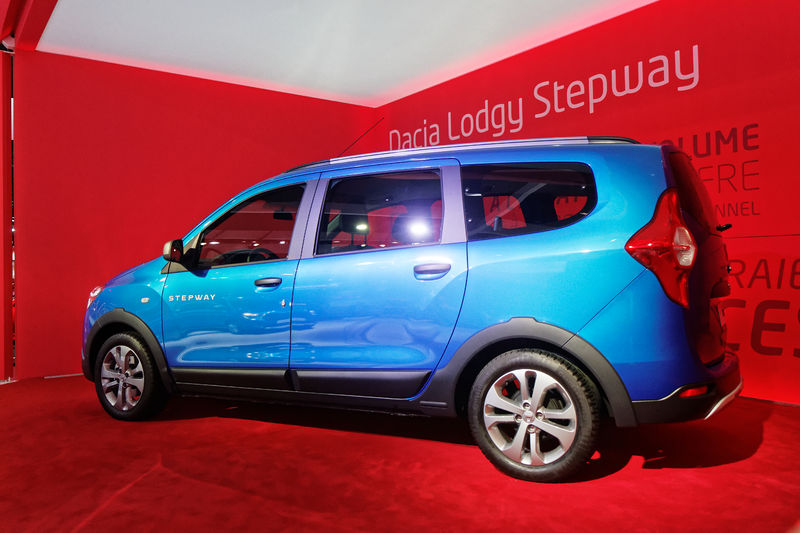 Soubor:Dacia Lodgy Stepway - Mondial de l'Automobile de Paris 2014 - 004.jpg
