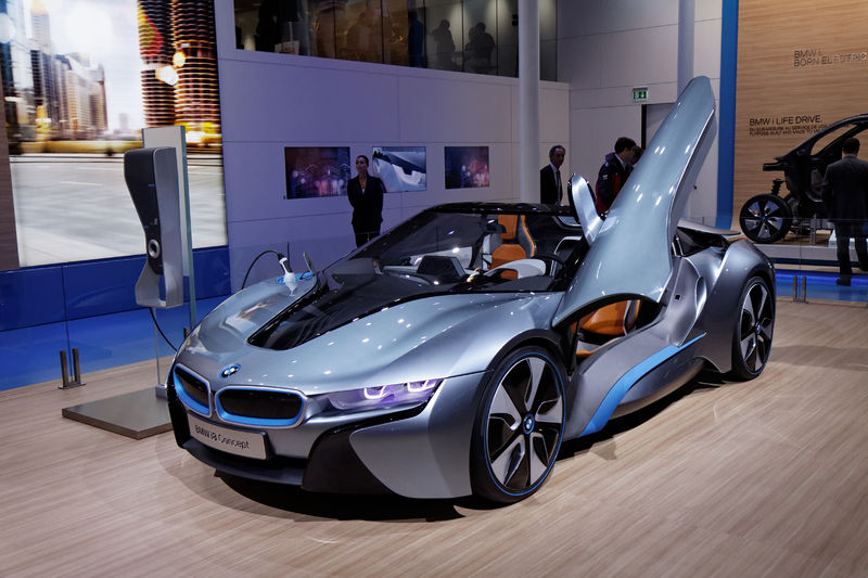 Soubor:BMW I8 Concept - Mondial de l'Automobile de Paris 2012 - 001.jpg
