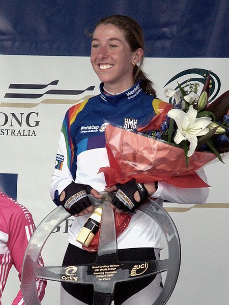 Soubor:Nicole Cooke Geelong World Cup 2007 podium 1.jpg