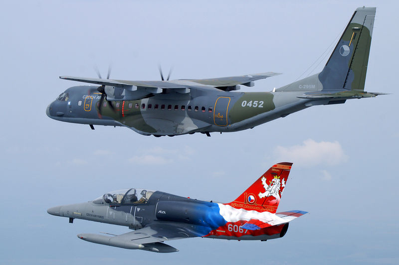 Soubor:Czech Air Force Aero L-159 and CASA C-295 inflight.jpg