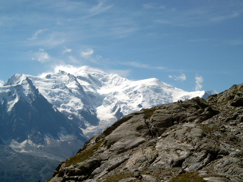 Soubor:Mont Blanc and Dome du Gouter.jpg
