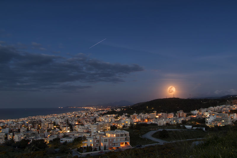Soubor:Rethymno night view-2015-Flickr.jpg