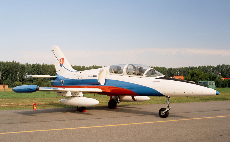 Soubor:Aero L-39 ZA of Slovak Air Force (reg. 1701), static display, Radom AirShow 2005, Poland.jpg