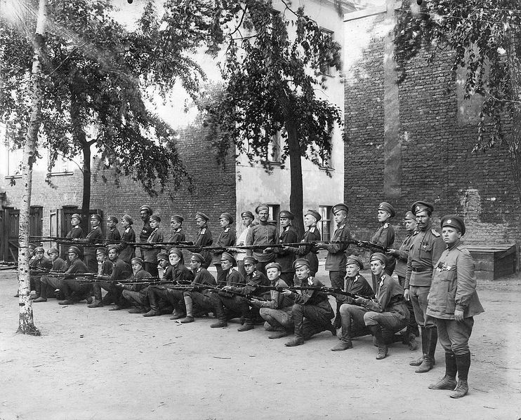 Soubor:Женский батальон смерти. Петроград, июнь 1917.jpg
