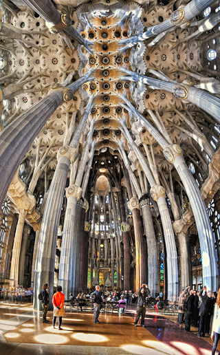 Sagrada Familia, es una basílica católica de Barcelona (España), diseñada por el arquitecto Antoni Gaudí.