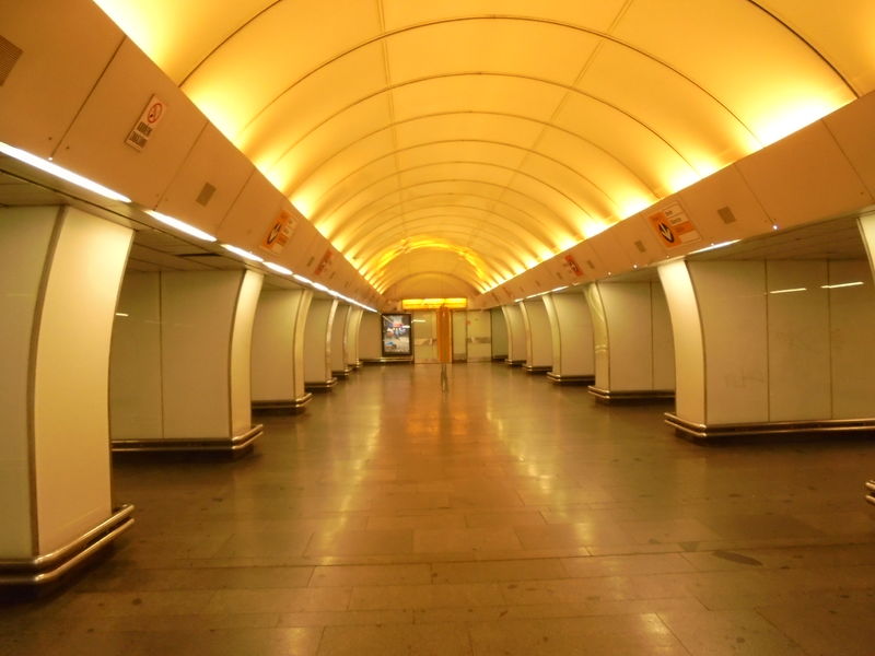 Soubor:Invalidovna04-stanice-metra-19-11-2014.jpg