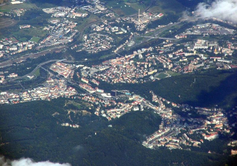 Soubor:Karlovy vary air 3723b.jpg