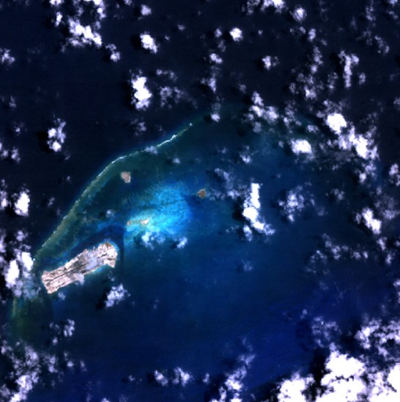 Snímek Johnstonova atolu z vesmíru (NASA)