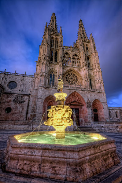 Soubor:Catedral-de-Burgos-HDR-Flickr.jpg