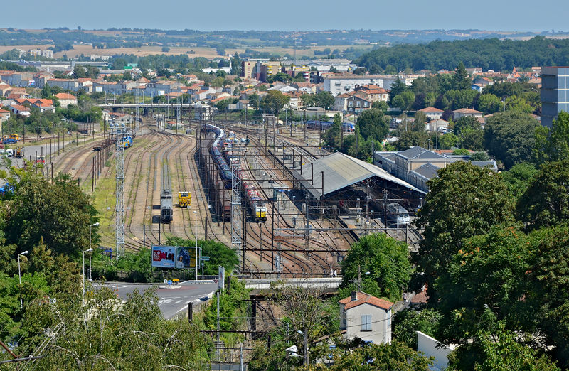 Soubor:Angoulême-16 Gare&voies depuis Bd Pasteur 2013.jpg