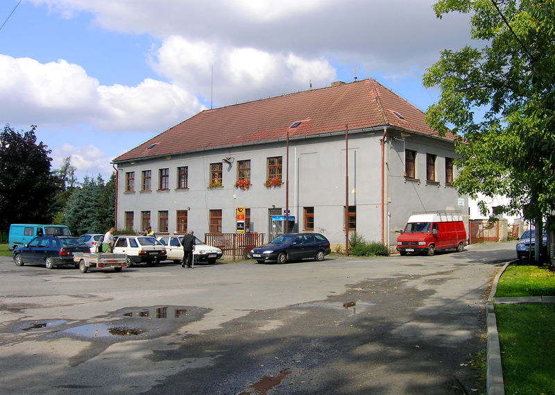 Soubor:Mukařov, Municipal Office.jpg