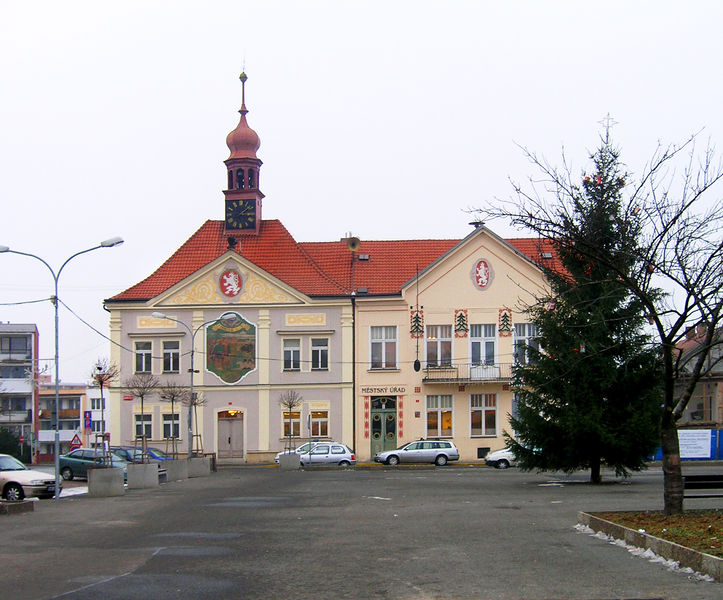Soubor:Brandýs nad Labem, Masarykovo sq, Town hall.jpg