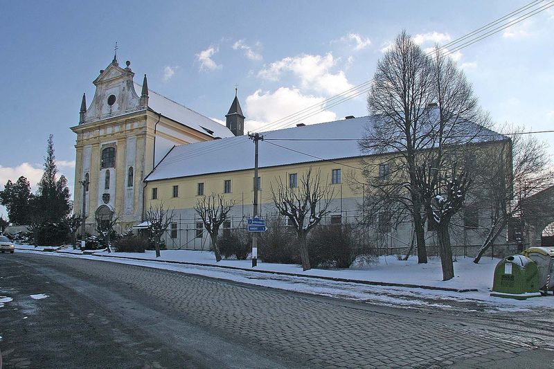 Soubor:Zásmuky - Františkánský klášter.jpg
