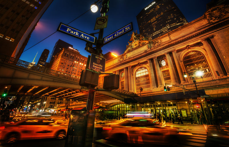 Soubor:Park and East 42nd in New York City-TRFlickr.jpg