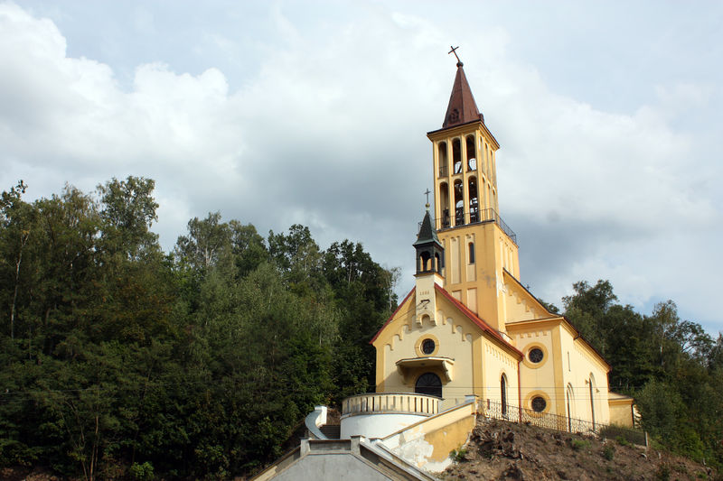 Soubor:Dalovice-Church.jpg
