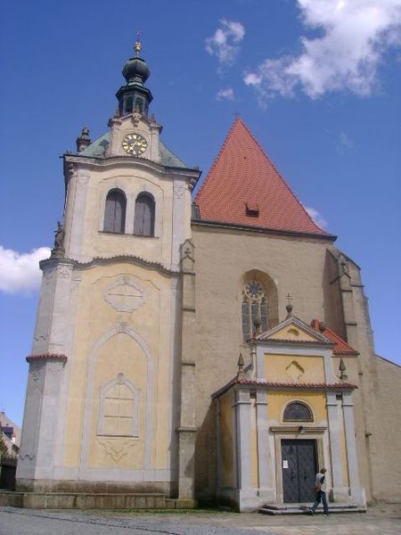 Soubor:Kostel sv.Petra a Pavla Žlutice.jpg