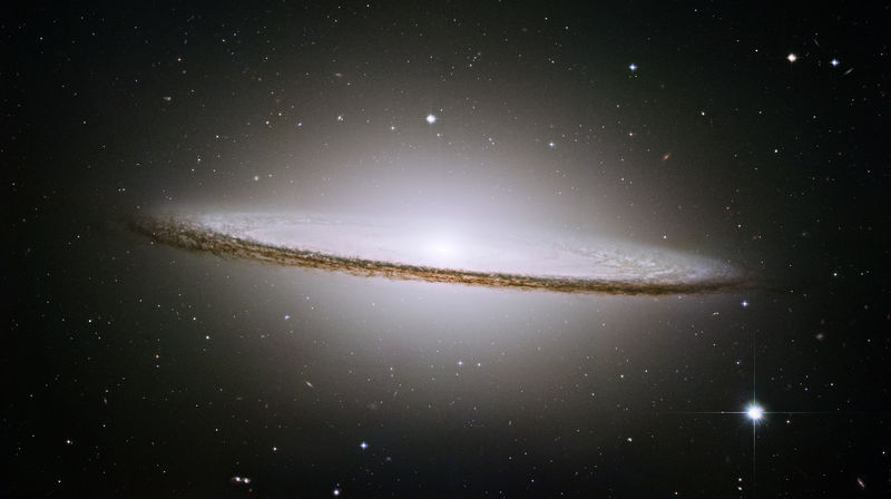 Soubor:M104 ngc4594 sombrero galaxy hi-res.jpg