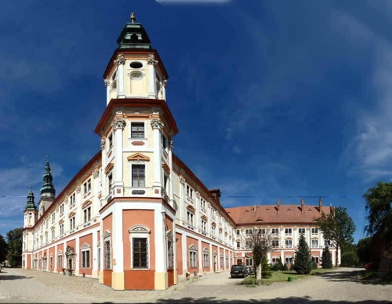 Soubor:Henryków, klášter III.jpg