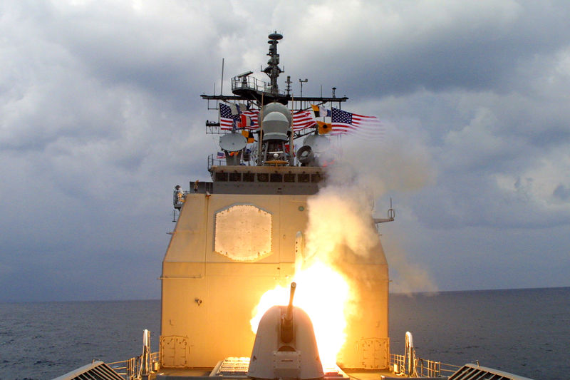 Soubor:USS Anzio (CG 68) fires a Tomahawk missile during OIF.jpg