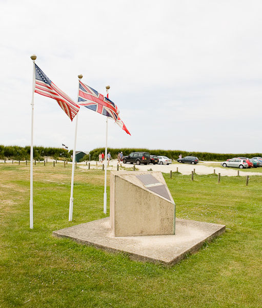 Soubor:D-day memorial on West Wittering Beach - geograph.org.uk - 1368041.jpg