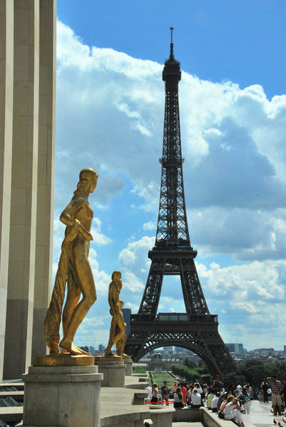 Soubor:Eiffel Tower from Trocadero 2009.jpg