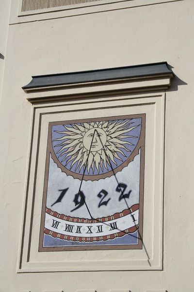 Soubor:Sundial in Brno, Černá Pole.jpg