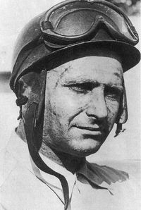 Juan Manuel Fangio (circa 1952).jpg