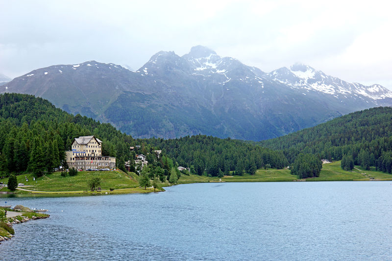 Soubor:Switzerland-01759-Hotel on Lake-Flickr.jpg
