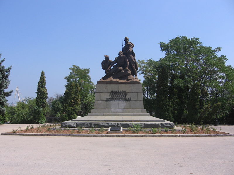 Soubor:Monument to Courage, Firmness and Faithfulness of Members of the Komsomol in Sevastopol.jpg