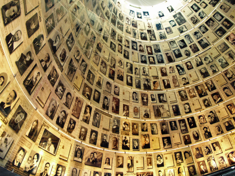 Soubor:Yad Vashem Hall of Names by David Shankbone.jpg