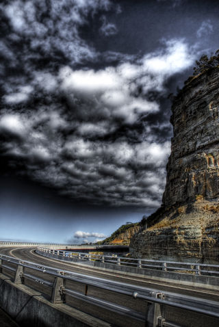 Sea Cliff Bridge je unikátní most v Austrálii (HDR)