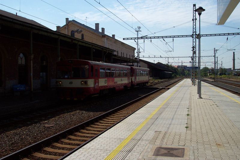 Soubor:Teplice, nádraží, nástupiště.JPG