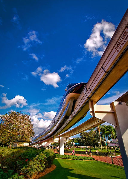 Soubor:Disney-Monorail Black Outsite.jpg